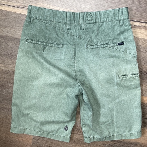 Volcom Boys Faded Army Green Fricken Chino Flat Front Pocket Shorts Size 28W - Picture 2 of 9